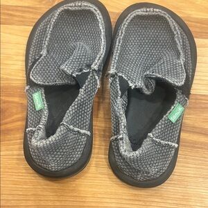 Sanuk Kids Black and Gray Slippers